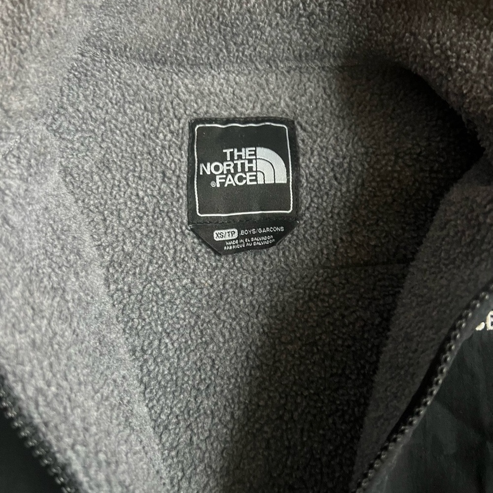 North Face Boys Fleece Jacket - Picture 3 of 3